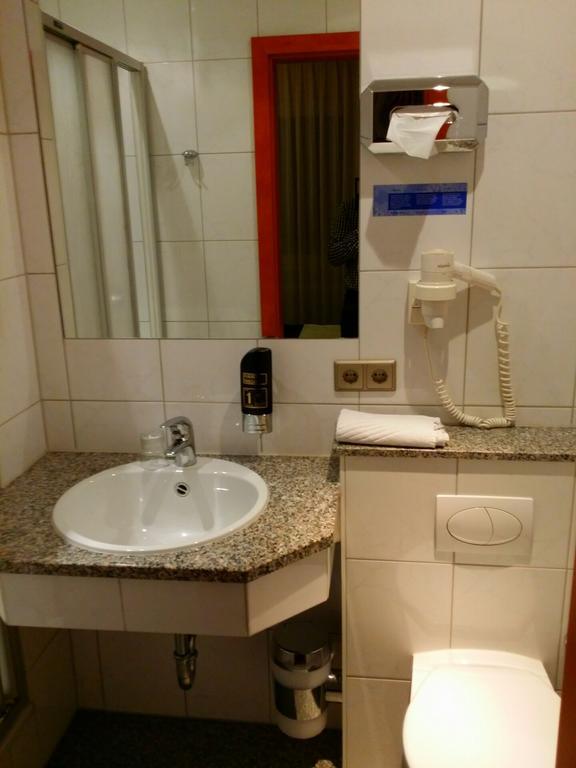 Abant Hotel Frankfurt Obertshausen Exteriör bild